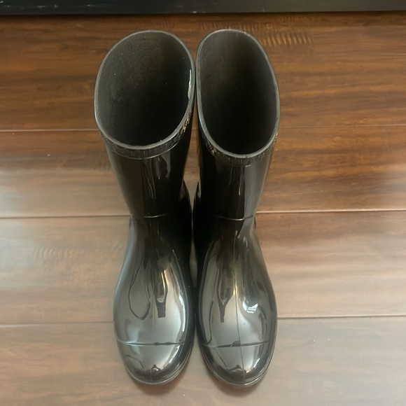 Kids ugg rainboots in size 4 - Picture 2 of 13